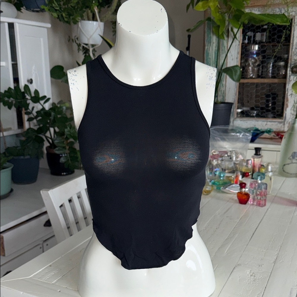 Wilfred Classic black sleeveless tank top with a fitted silhouette XS